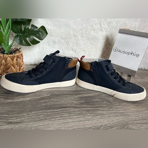 Cat & Jack Anthony Casual Mid Top sneaker. Size 1 - Picture 4 of 9